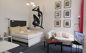 Studio In A Viennese Traditional Building, Central Location